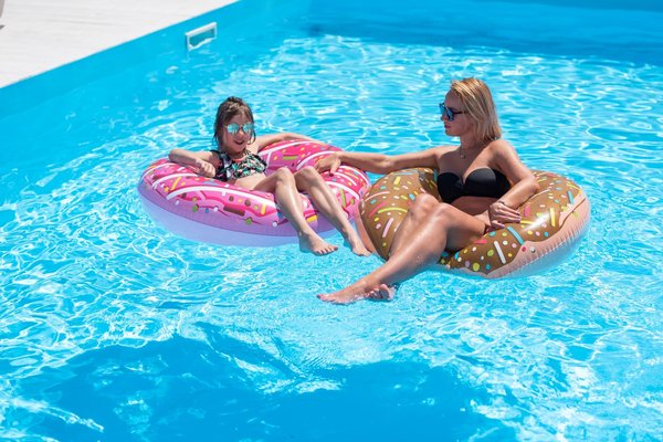 Des vacances au top : les bonnes raisons de choisir un camping avec piscine dans la Drôme Provençale